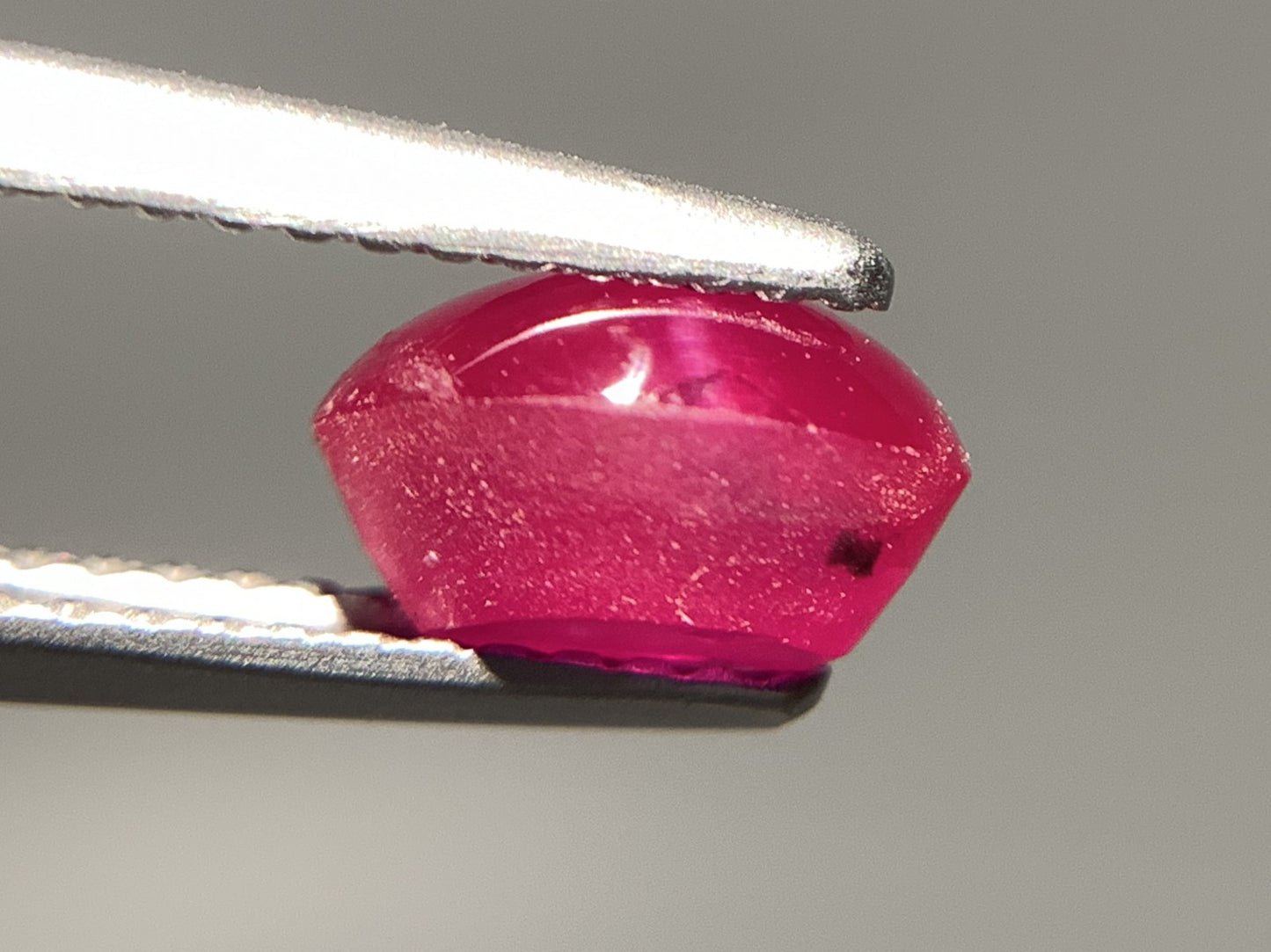 スタールビー 天然 2.314ct 宝石ソーティング付き 7.9㎜×6.2㎜×4.7㎜ ルース（ 裸石 ） 7365Y