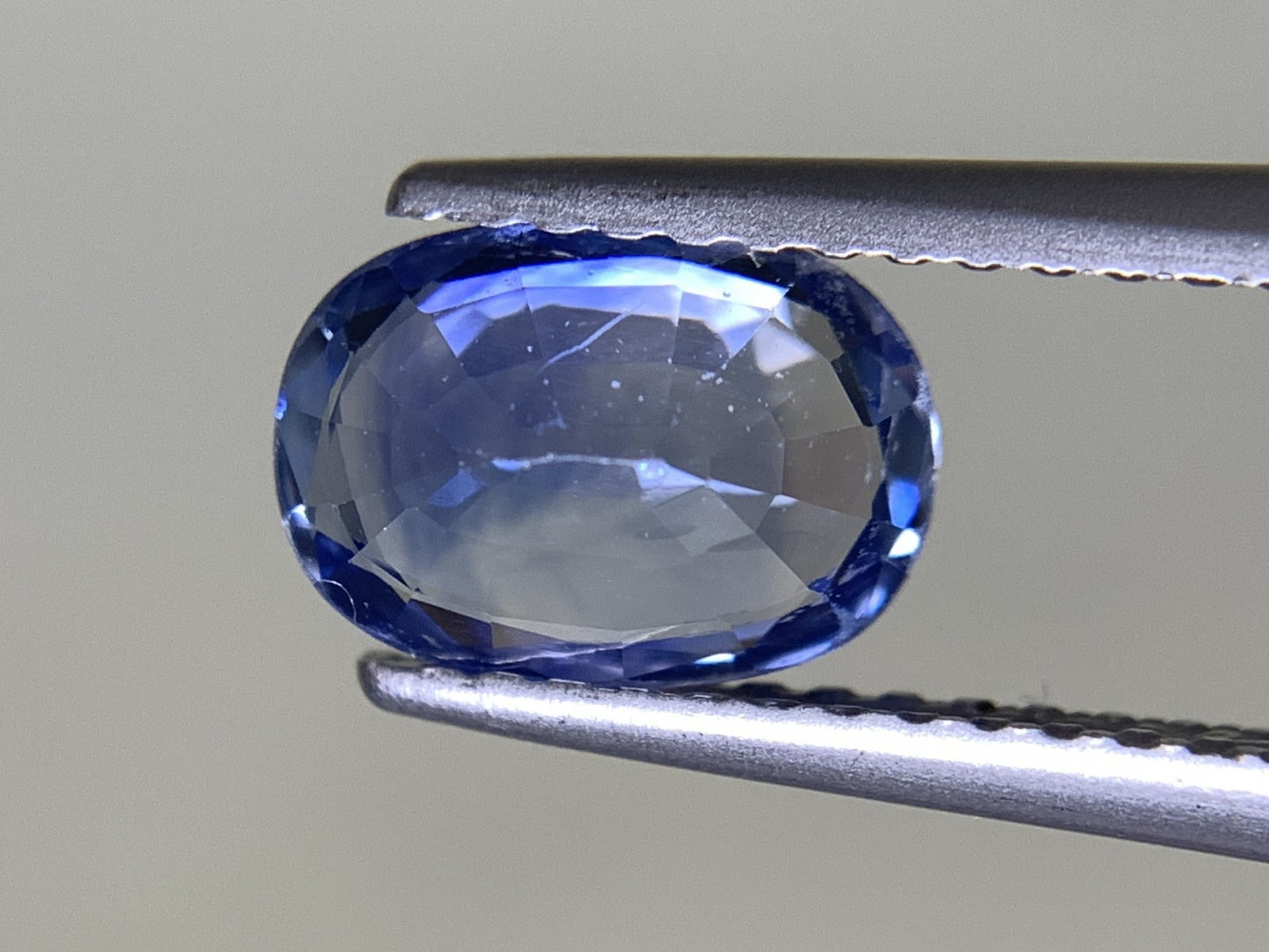 サファイア 1.390ct 宝石ソーティング付き  7.9㎜×5.8㎜×3.2㎜ ルース（ 裸石 ） 2201Y