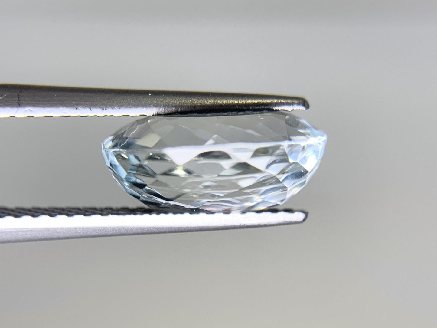アクアマリン　4.180ct　宝石ソーティング付き　縦11.89㎜×横9.68㎜×高さ5.51㎜　 ルース（ 裸石 ）　 1679Y