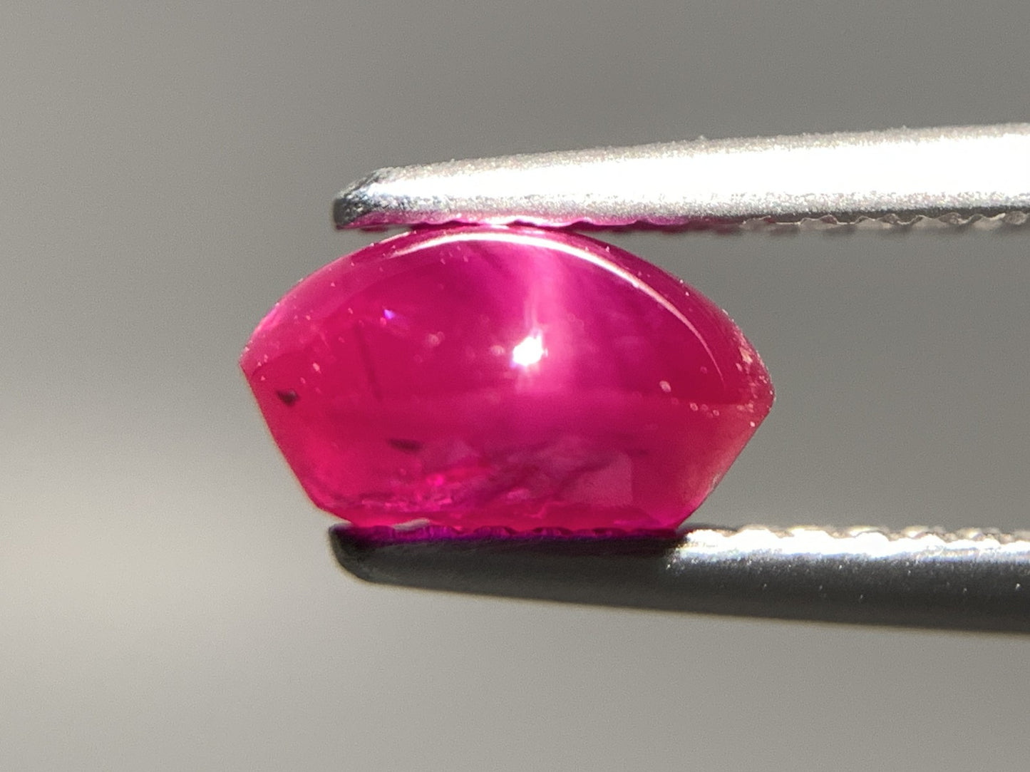 スタールビー 天然 2.314ct 宝石ソーティング付き 7.9㎜×6.2㎜×4.7㎜ ルース（ 裸石 ） 7365Y