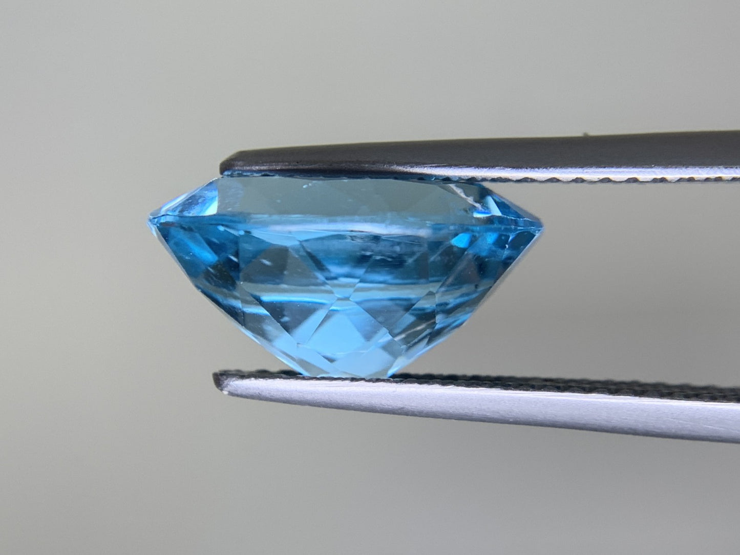 ブルートパーズ 7.318ct 宝石ソーティング付き 13.9㎜×10.0㎜×7.1㎜ ルース（ 裸石 ） 4142Y