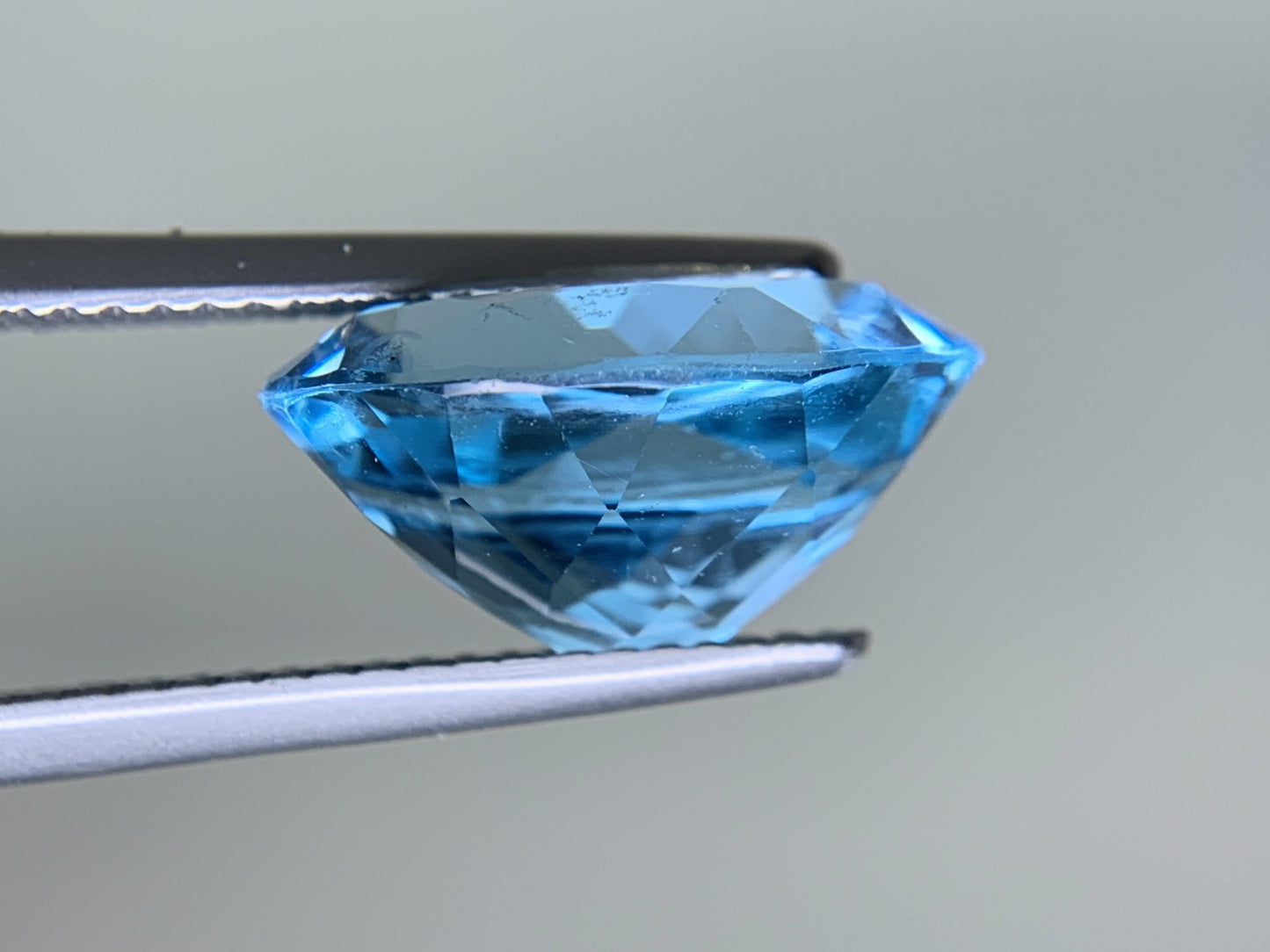 ブルートパーズ 7.318ct 宝石ソーティング付き 13.9㎜×10.0㎜×7.1㎜ ルース（ 裸石 ） 4142Y