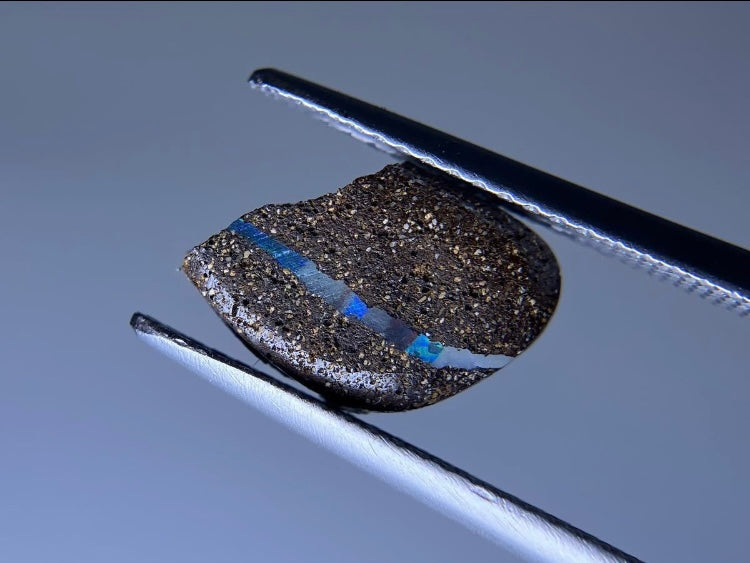 宝石ソーティング付き 天然　ボルダーオパール 1.773ct 縦11.7㎜×横7.8㎜×高さ2.6㎜ 1462S