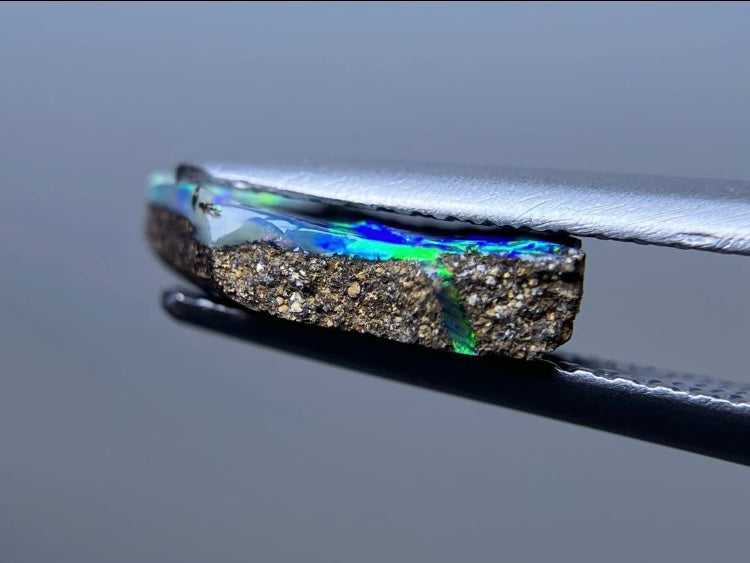 ボルダーオパール 1.773ct 宝石ソーティング付き 　縦11.7㎜×横7.8㎜×高さ2.6㎜ 1462S