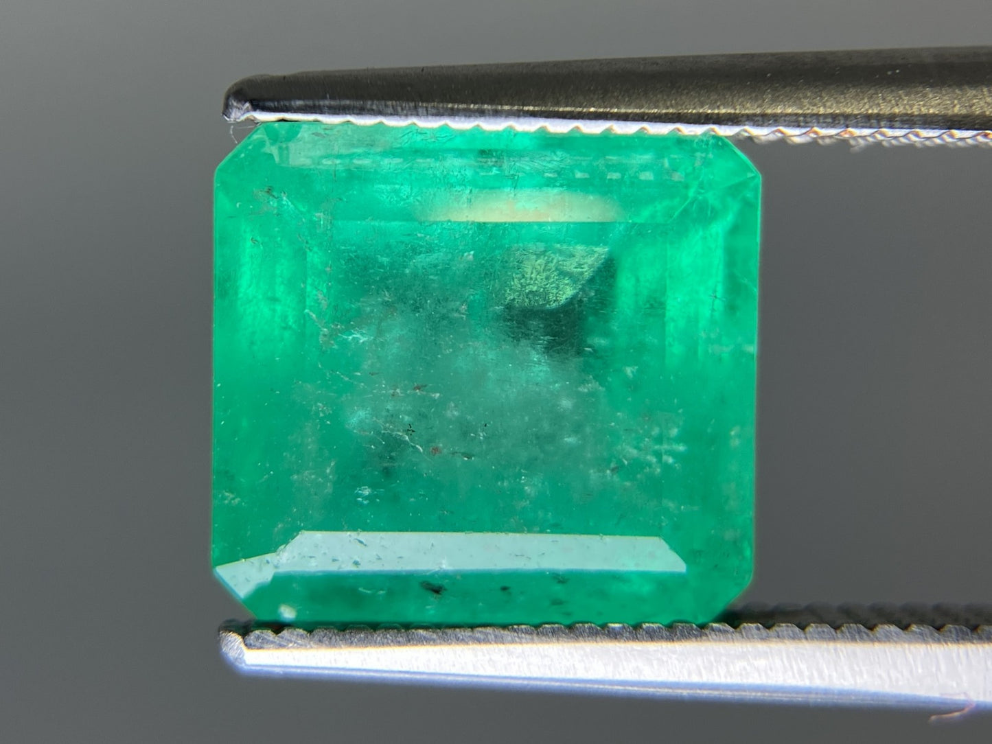 エメラルド 天然  4.888ct  コロンビア 中央宝石ソーティング付き  10.31㎜×9.58㎜×6.68㎜  ルース（ 裸石 ） 5974YY
