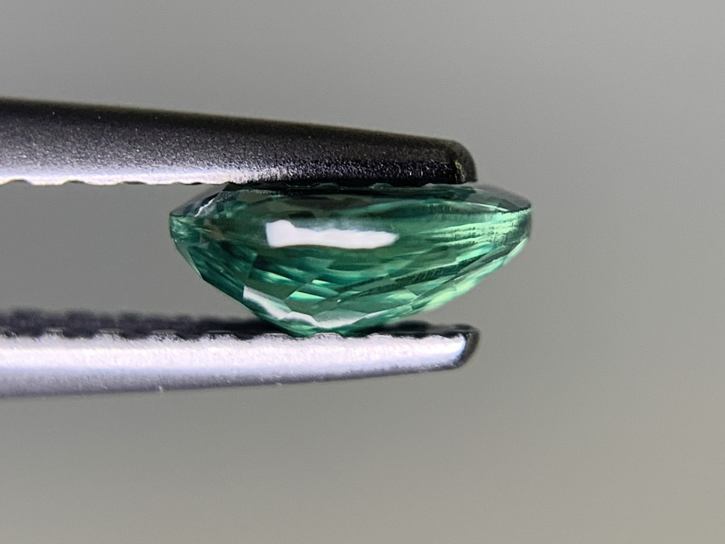 クリソベリル　0.572ct　宝石ソーティング付き　5.71㎜×4.70㎜×2.49㎜　 ルース（ 裸石 ）　 1639Y