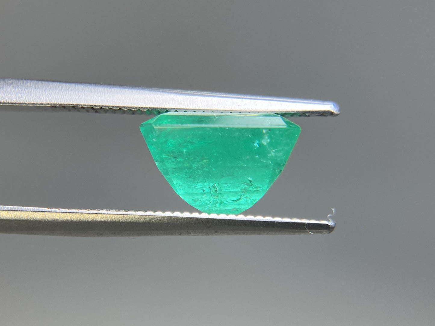 エメラルド 天然  4.888ct  コロンビア 中央宝石ソーティング付き  10.31㎜×9.58㎜×6.68㎜  ルース（ 裸石 ） 5974YY