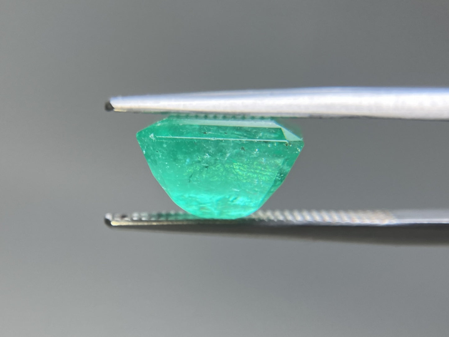 エメラルド 天然  4.888ct  コロンビア 中央宝石ソーティング付き  10.31㎜×9.58㎜×6.68㎜  ルース（ 裸石 ） 5974YY