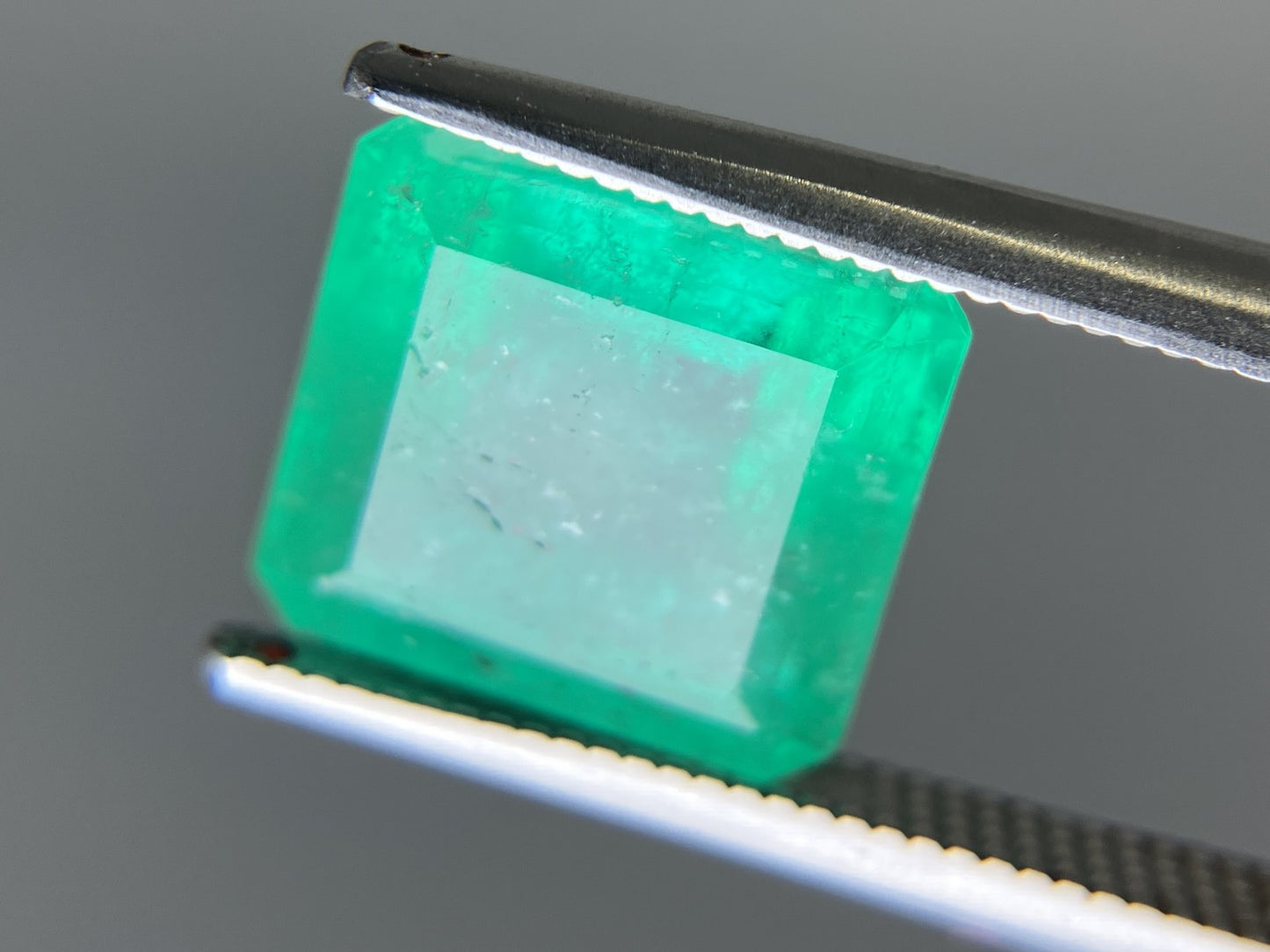 エメラルド 天然  4.888ct  コロンビア 中央宝石ソーティング付き  10.31㎜×9.58㎜×6.68㎜  ルース（ 裸石 ） 5974YY