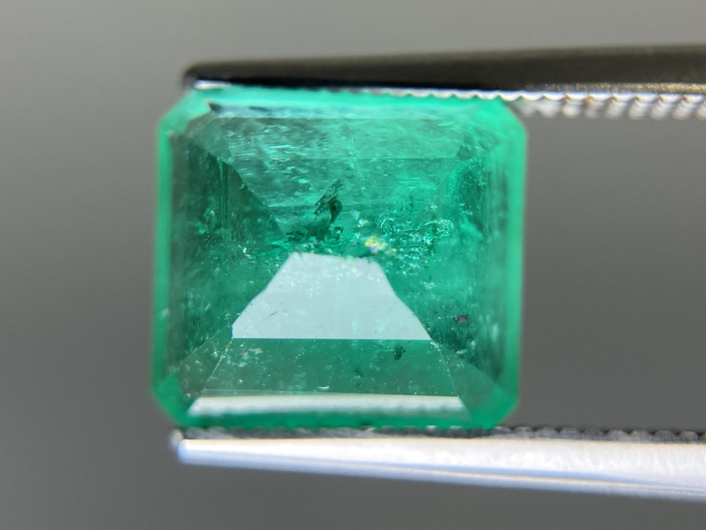 エメラルド 天然  4.888ct  コロンビア 中央宝石ソーティング付き  10.31㎜×9.58㎜×6.68㎜  ルース（ 裸石 ） 5974YY