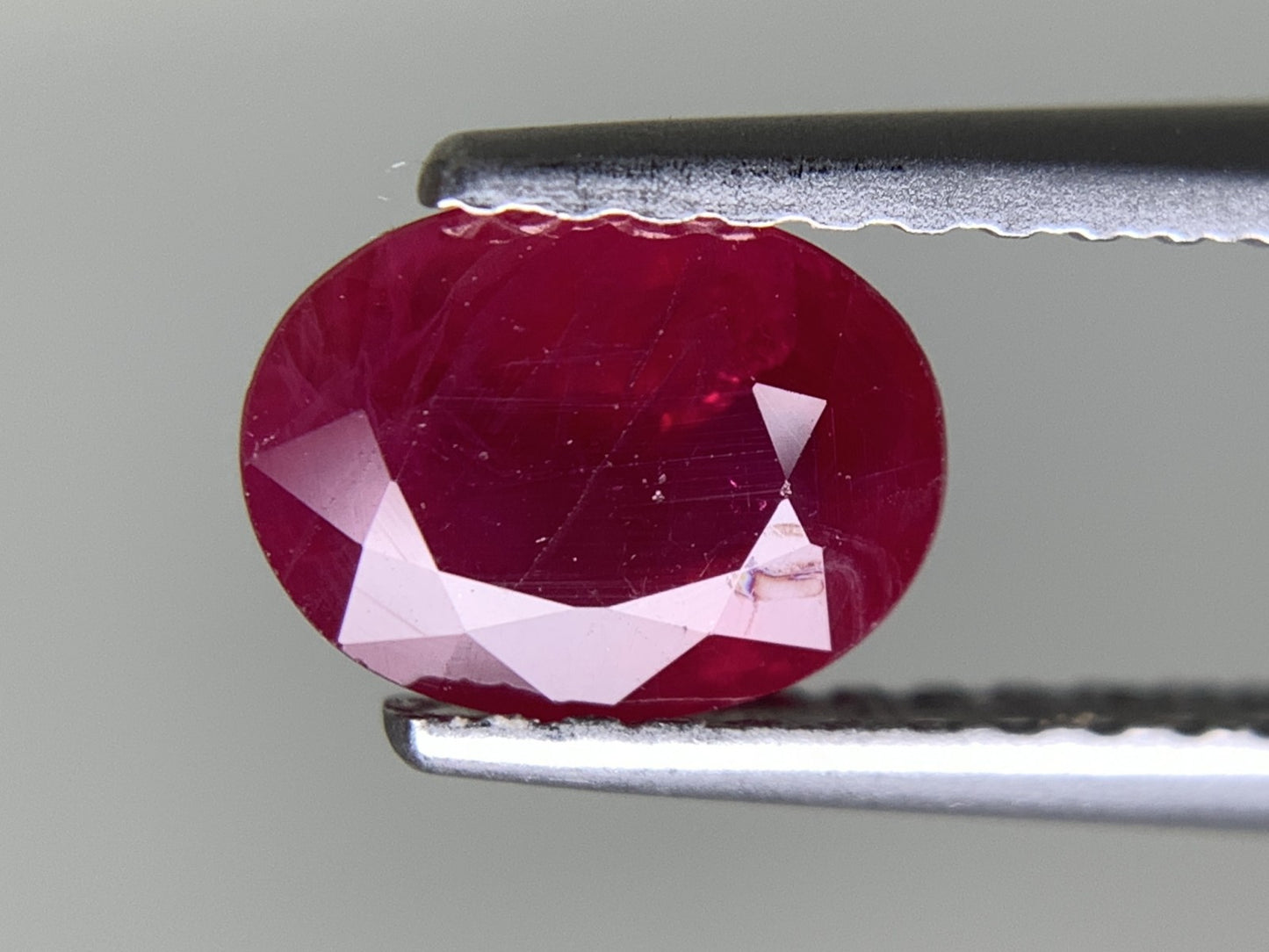 ルビー 天然 1.057ct 宝石ソーティング付き  6.7㎜×5.2㎜×3.3㎜  ルース（ 裸石 ） 5761Y