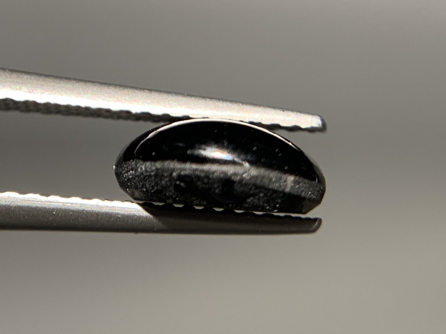ブラックスターサファイア 2.677ct 宝石ソーティング付き  8.9㎜×7.1㎜×3.7㎜  ルース（ 裸石 ） 3297Y