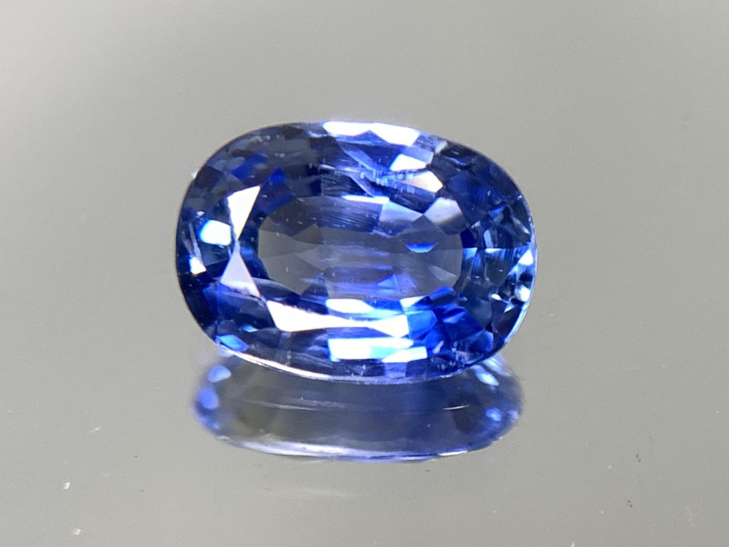 サファイア 1.390ct 宝石ソーティング付き  7.9㎜×5.8㎜×3.2㎜ ルース（ 裸石 ） 2201Y
