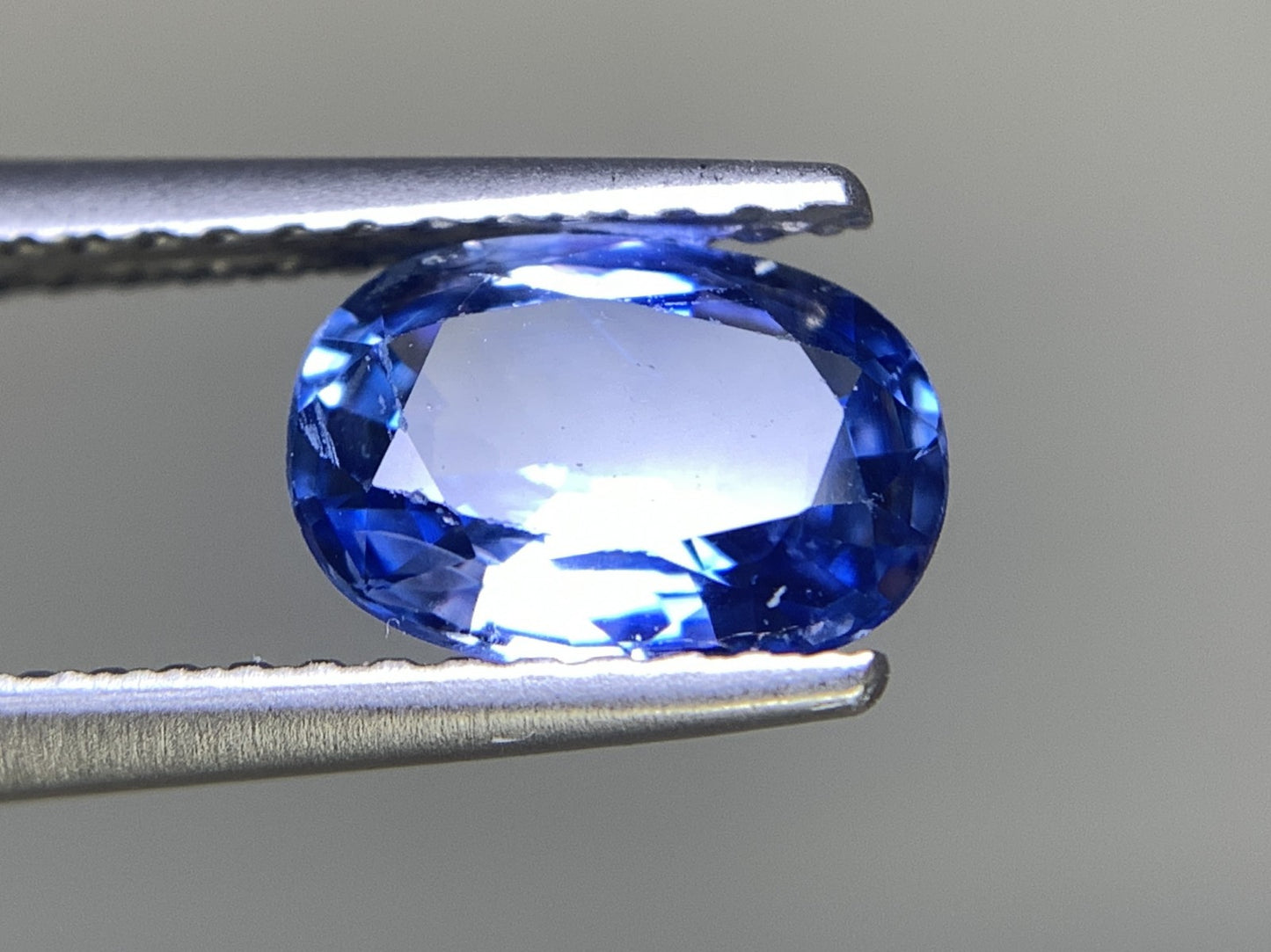 サファイア 1.390ct 宝石ソーティング付き  7.9㎜×5.8㎜×3.2㎜ ルース（ 裸石 ） 2201Y