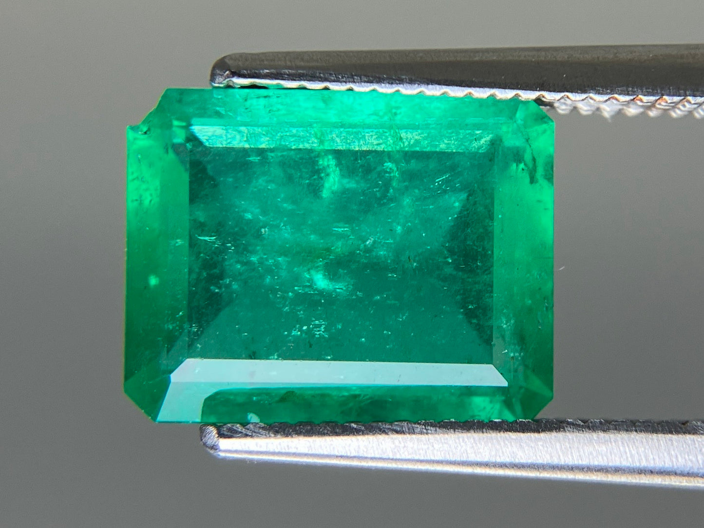 エメラルド 天然 3.096ct 中央宝石ソーティング付き 10.89㎜×8.61㎜×4.21㎜ ルース（ 裸石 ） 6093YY