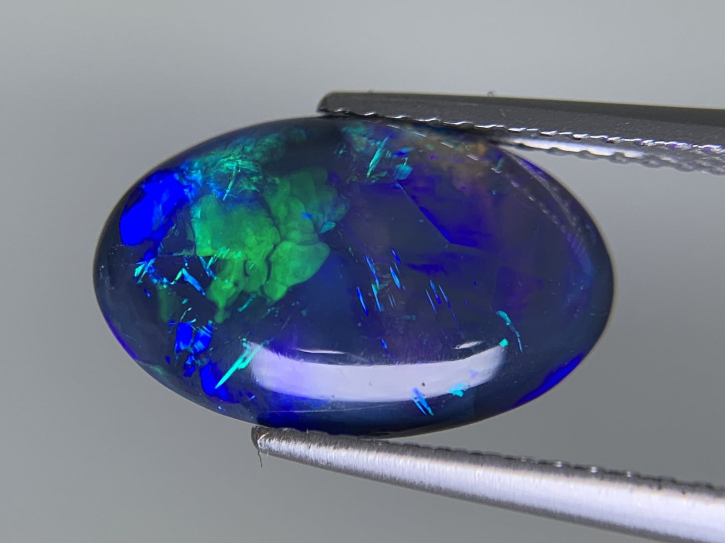ブラックオパール 天然 3.686ct 宝石ソーティング付き 14.0㎜×8.7㎜×5.2㎜ ルース（ 裸石 ） 8199Y
