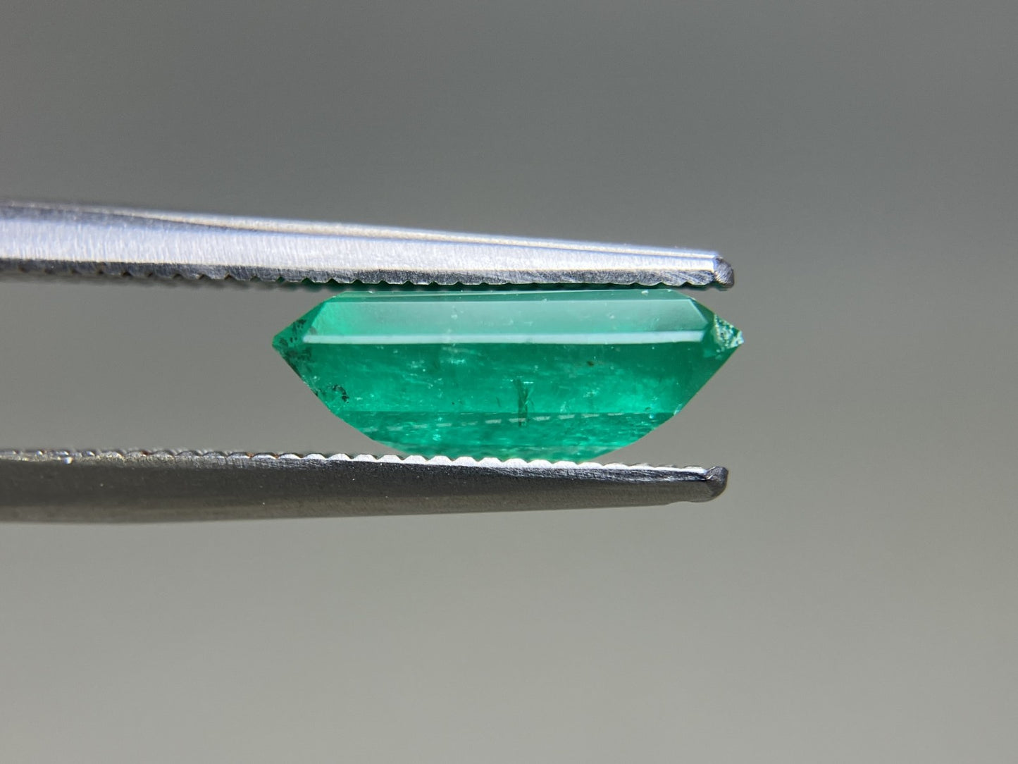 エメラルド 天然 3.096ct 中央宝石ソーティング付き 10.89㎜×8.61㎜×4.21㎜ ルース（ 裸石 ） 6093YY