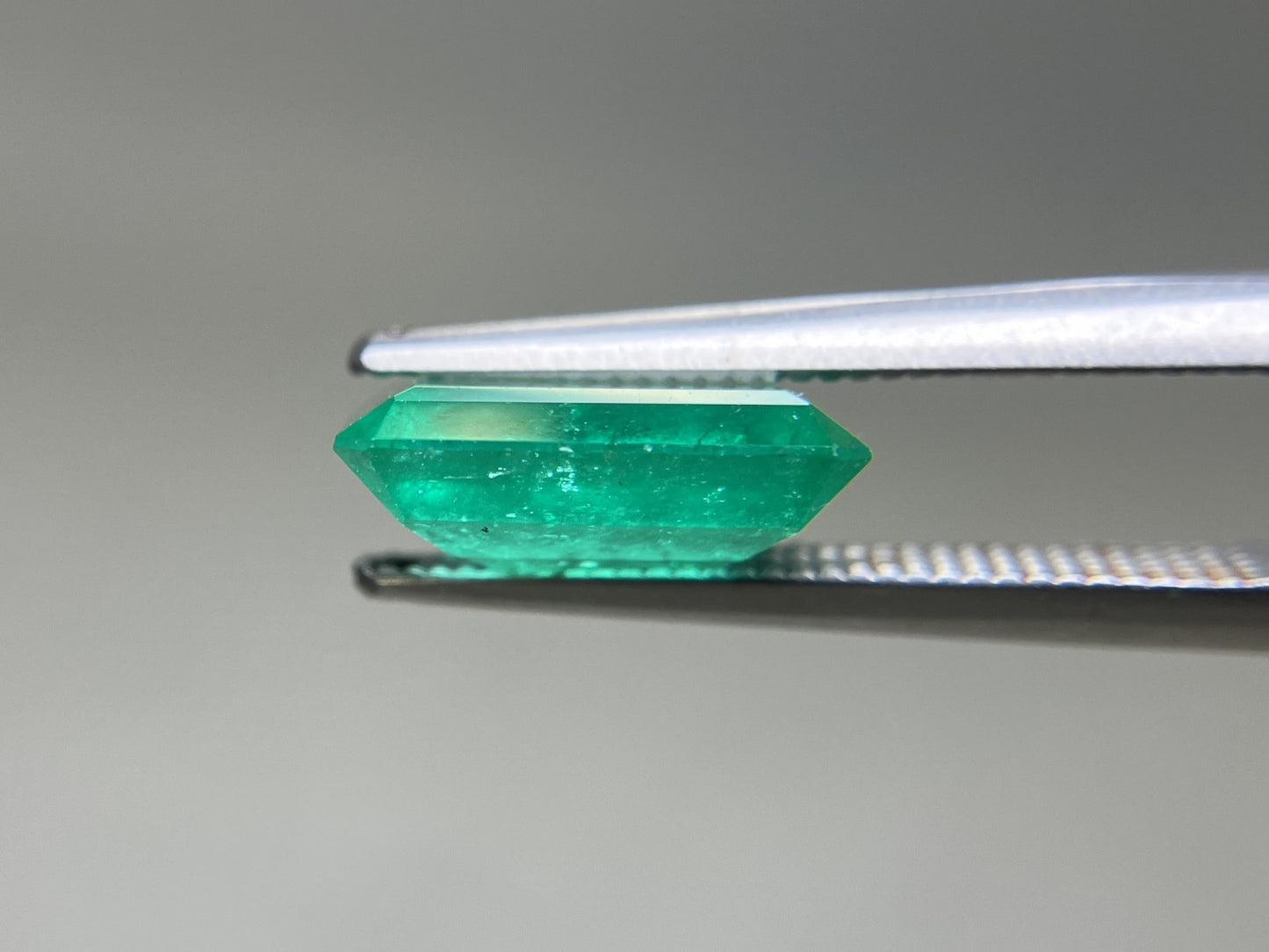エメラルド 天然 3.096ct 中央宝石ソーティング付き 10.89㎜×8.61㎜×4.21㎜ ルース（ 裸石 ） 6093YY