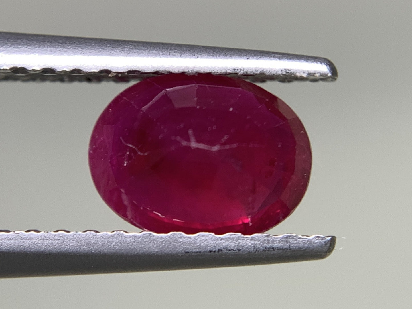 ルビー 天然 1.057ct 宝石ソーティング付き  6.7㎜×5.2㎜×3.3㎜  ルース（ 裸石 ） 5761Y