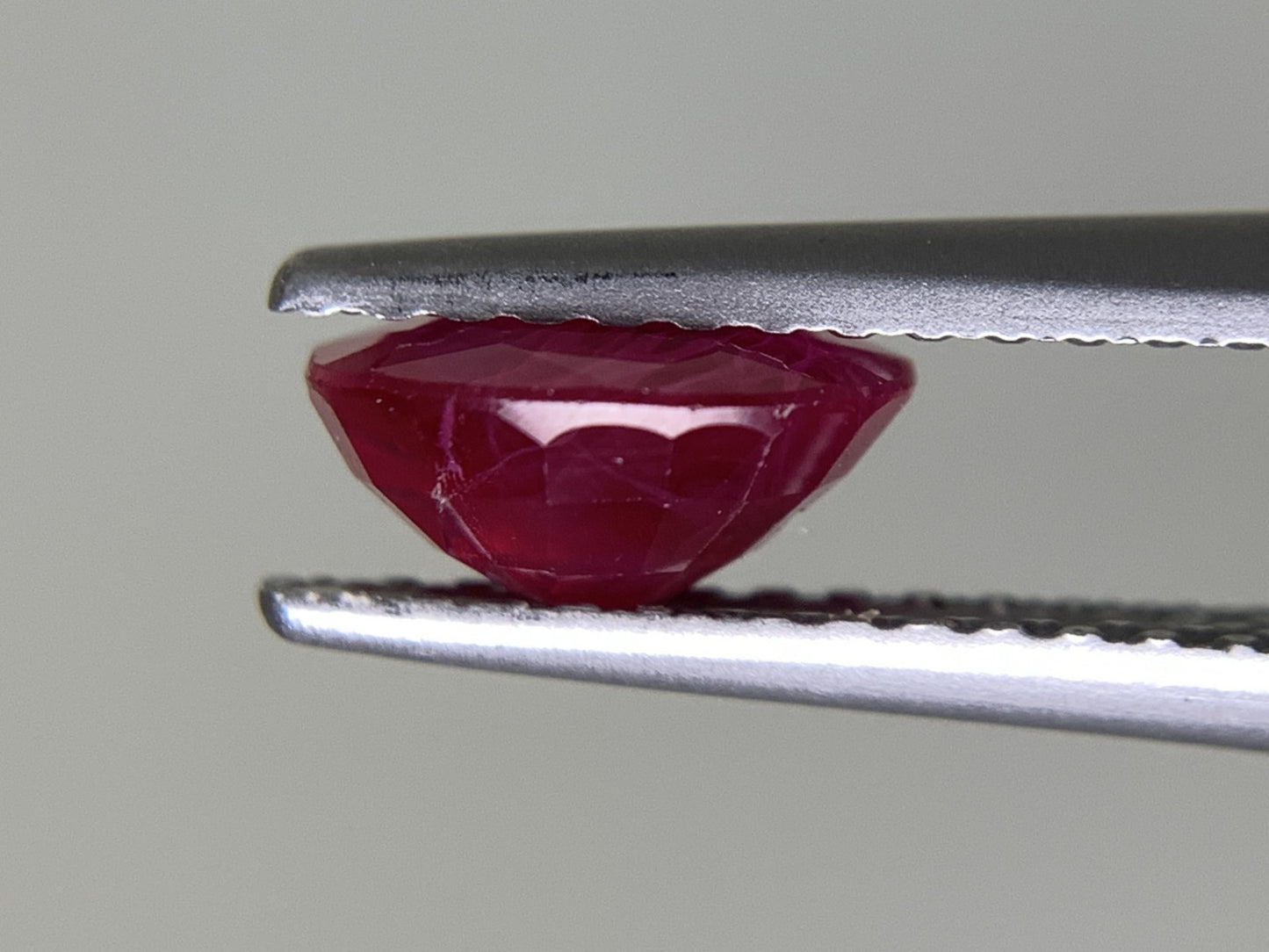 ルビー 天然 1.057ct 宝石ソーティング付き  6.7㎜×5.2㎜×3.3㎜  ルース（ 裸石 ） 5761Y