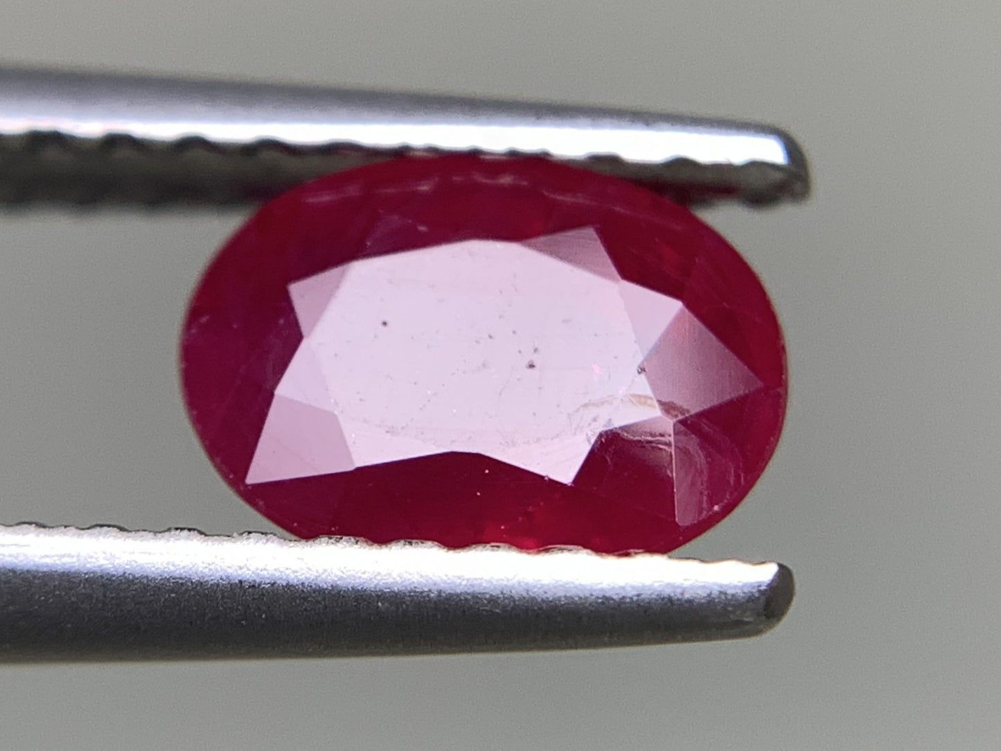 ルビー 天然 1.057ct 宝石ソーティング付き  6.7㎜×5.2㎜×3.3㎜  ルース（ 裸石 ） 5761Y