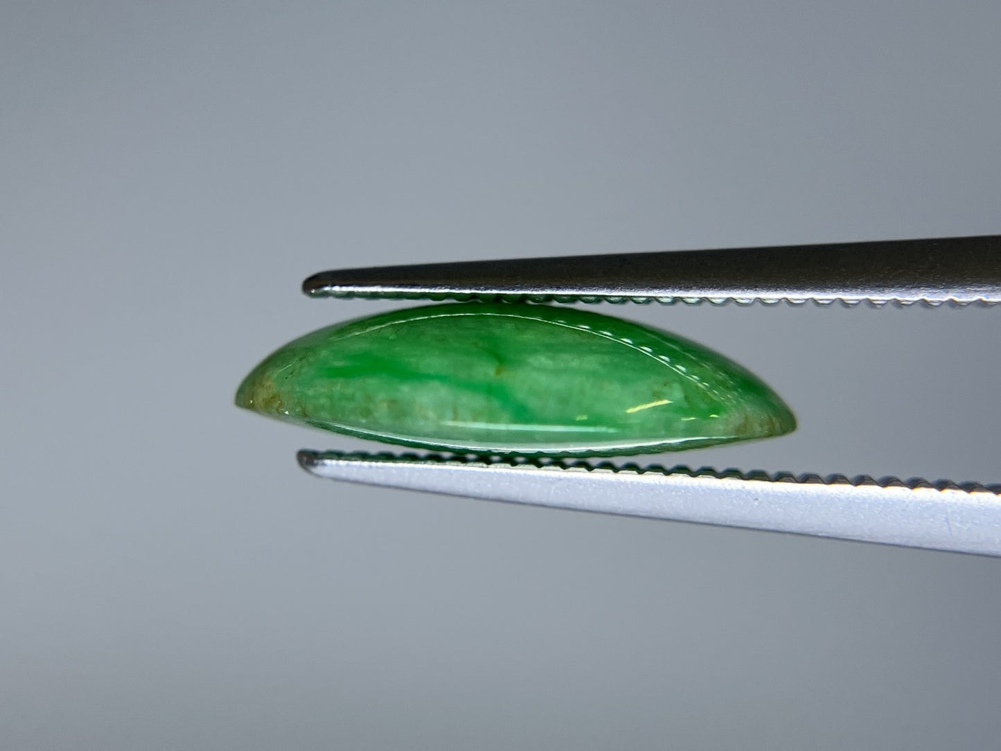 翡翠（ひすい） 4.510ct 宝石ソーティング付き 13.5㎜×1.06㎜×3.8㎜ ルース（ 裸石 ） 3818S
