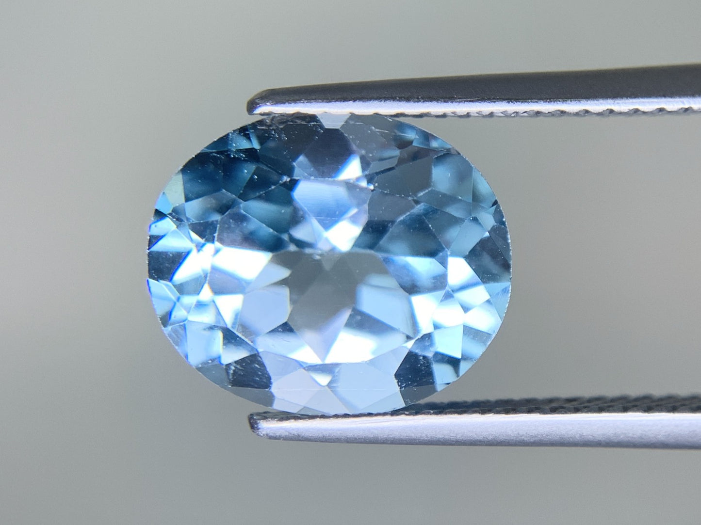 ブルートパーズ 7.262ct  宝石ソーティング付き  12.9㎜×11.0㎜×7.1㎜  ルース（ 裸石 ） 4144Y