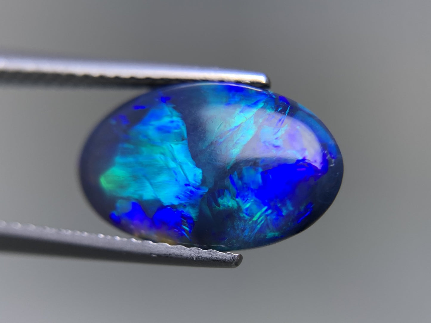 ブラックオパール 天然 3.686ct 宝石ソーティング付き 14.0㎜×8.7㎜×5.2㎜ ルース（ 裸石 ） 8199Y
