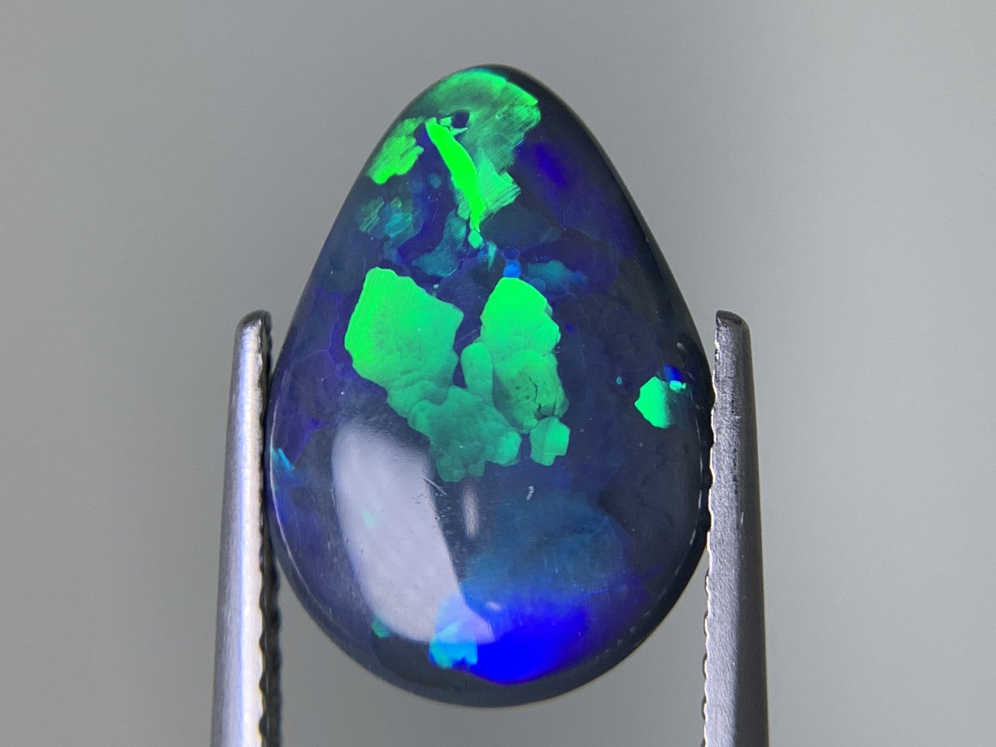 ブラックオパール 天然 2.258ct 中央宝石ソーティング付き 13.8㎜×9.8㎜×2.8㎜ ルース（ 裸石 ） 8190Y