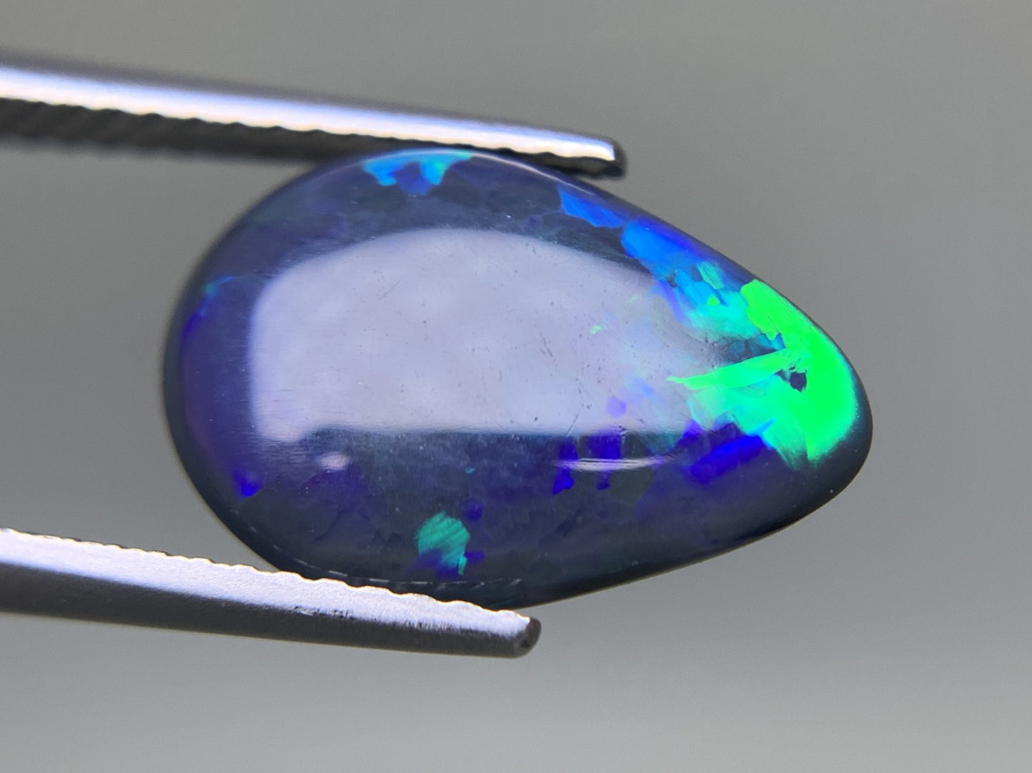 ブラックオパール 天然 2.258ct 中央宝石ソーティング付き 13.8㎜×9.8㎜×2.8㎜ ルース（ 裸石 ） 8190Y