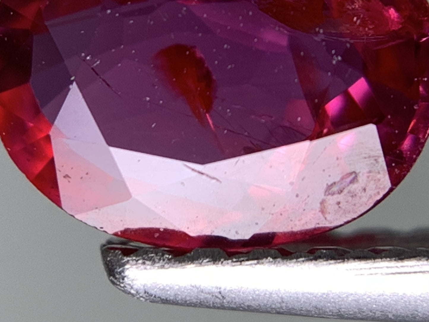 ルビー 天然 0.903ct 中央宝石ソーティング付き 6.68㎜×5.27㎜×2.88㎜ ルース（ 裸石 ） 7370Y
