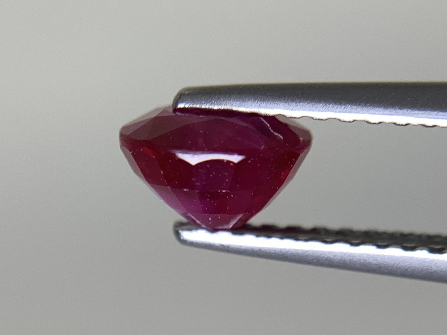 ルビー  天然  1.274ct  中央宝石ソーティング付き  6.30㎜×5.55㎜×4.09㎜   ルース（ 裸石 ） 5599Y