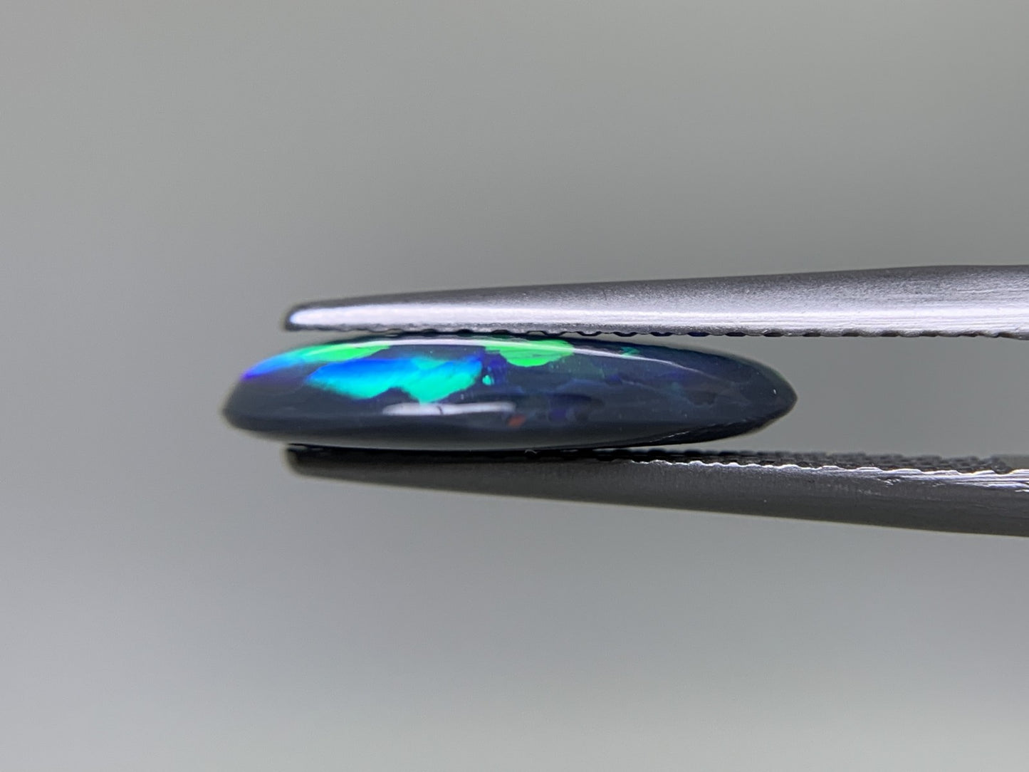 ブラックオパール 天然 2.258ct 中央宝石ソーティング付き 13.8㎜×9.8㎜×2.8㎜ ルース（ 裸石 ） 8190Y