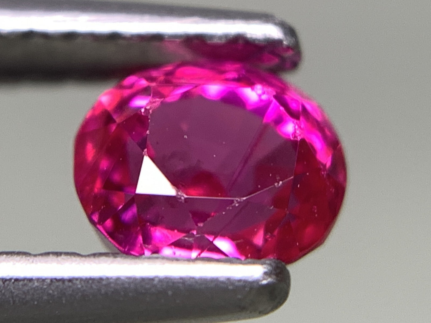 ルビー 天然 0.850ct 中央宝石ソーティング付き 5.25㎜×4.73㎜×3.63㎜ ルース（ 裸石 ） 7344Y
