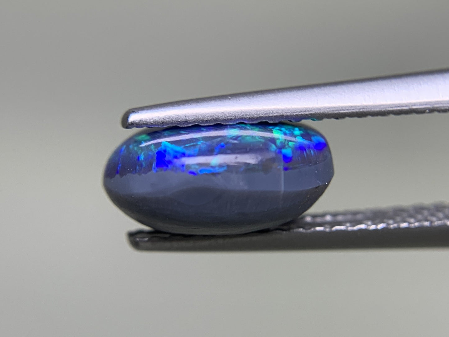 ブラックオパール 天然 1.622ct ※カン有り 中央宝石ソーティング付き 9.0㎜×7.0㎜×4.3㎜ ルース（ 裸石 ） 8198Y