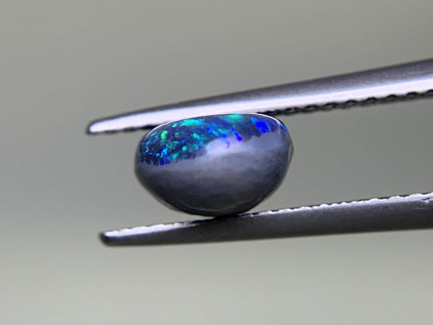 ブラックオパール 天然 1.622ct ※カン有り 中央宝石ソーティング付き 9.0㎜×7.0㎜×4.3㎜ ルース（ 裸石 ） 8198Y