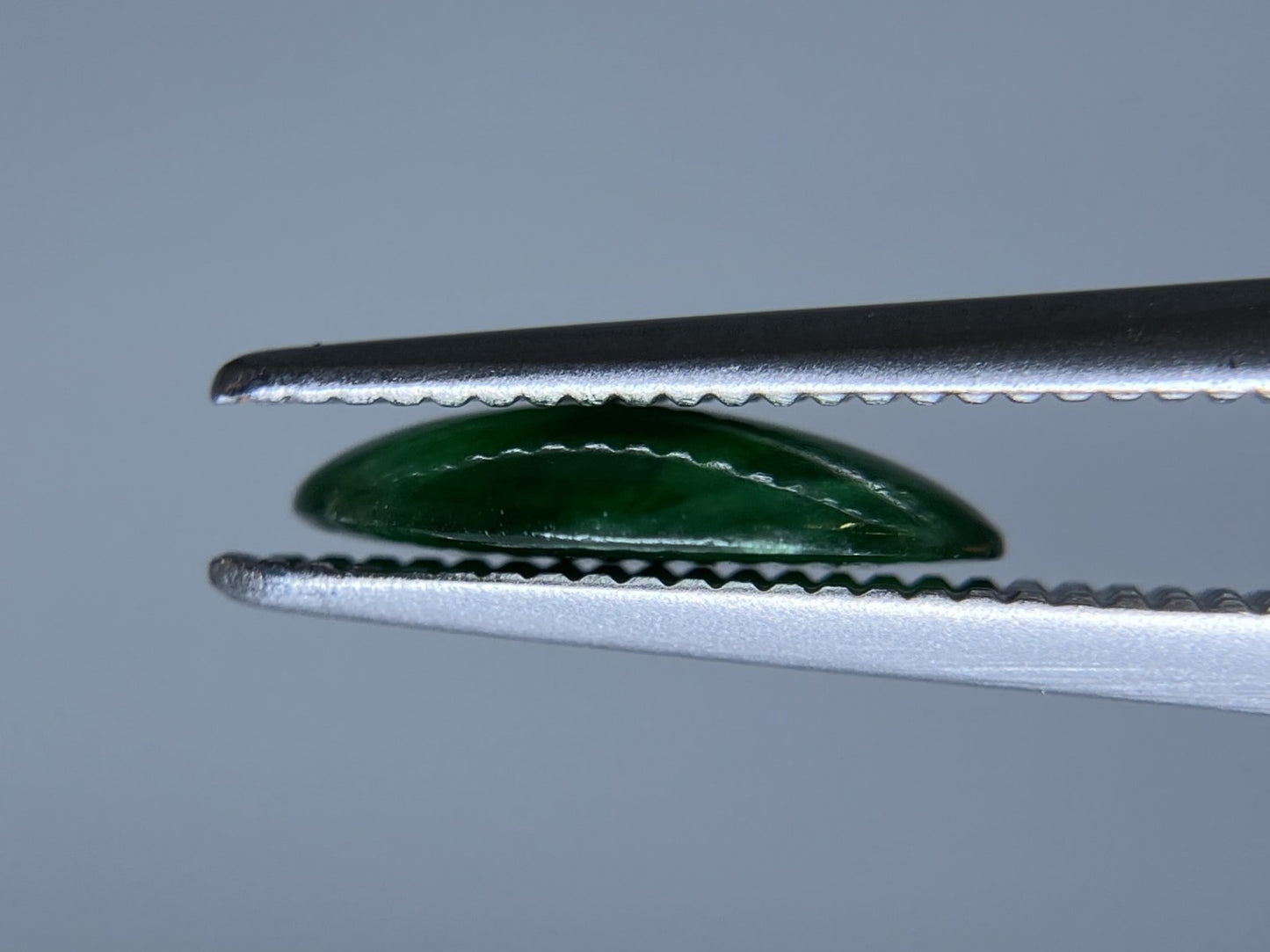 ヒスイ 1.185ct　天然　 宝石ソーティング付き 9.4㎜×6.7㎜×1.9㎜ ルース（ 裸石 ） 3988S