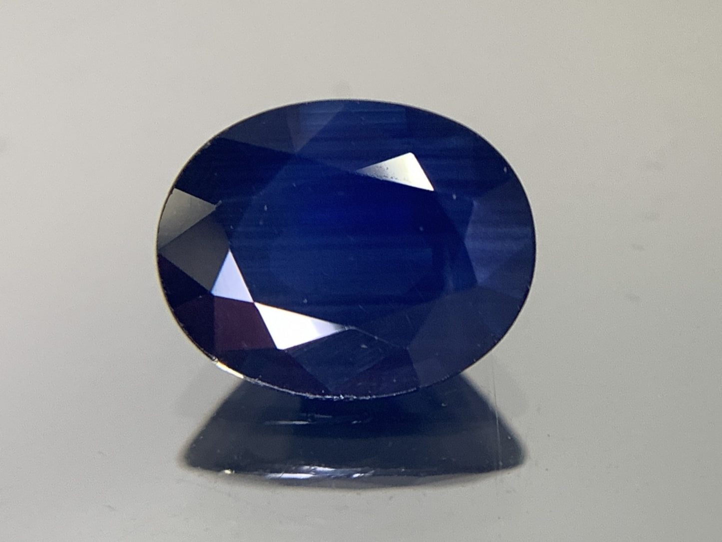 サファイア 1.898ct 宝石ソーティング付き  8.5㎜×6.6㎜×3.8㎜ ルース（ 裸石 ） 2307Y