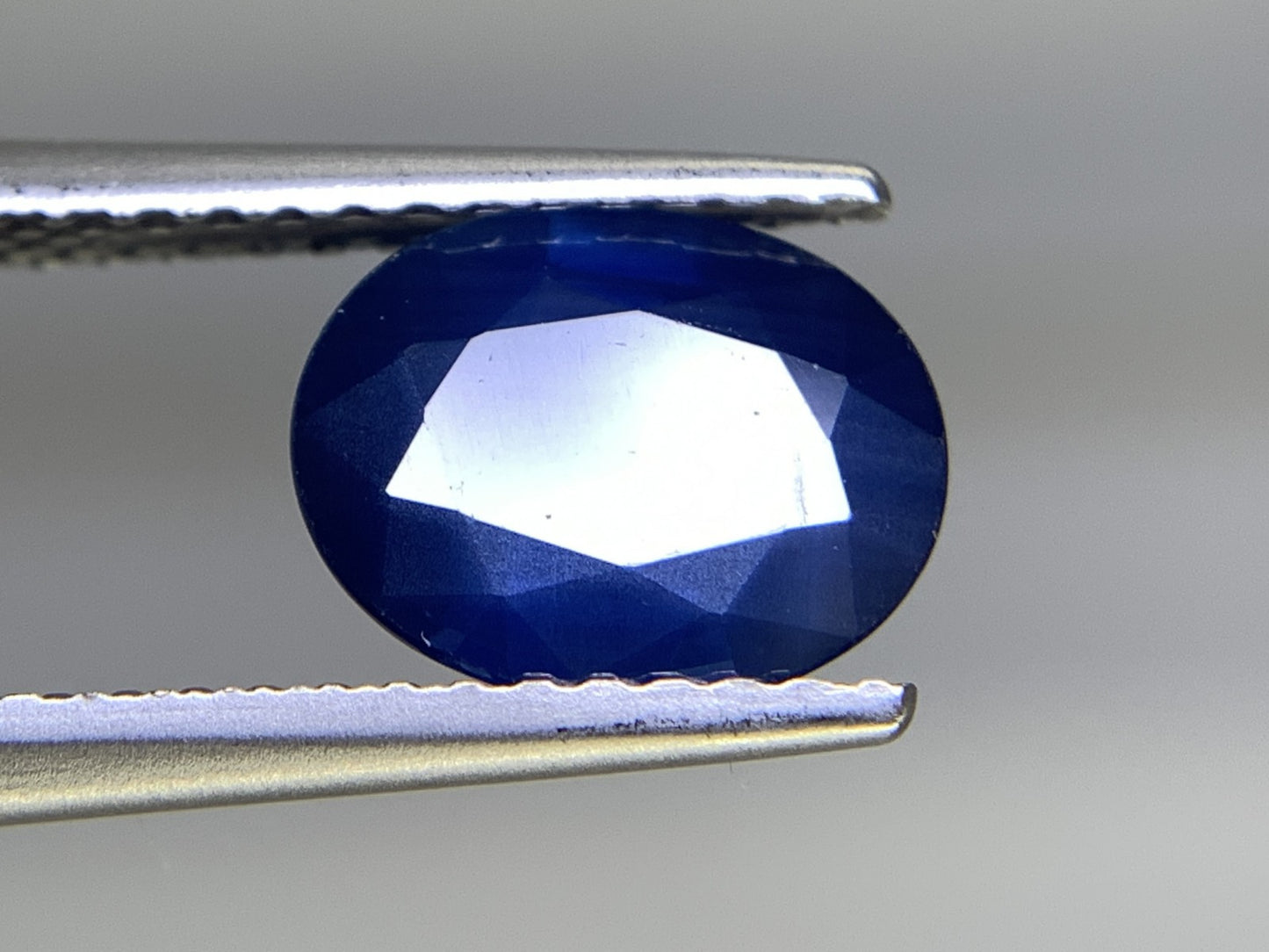 サファイア 1.898ct 宝石ソーティング付き  8.5㎜×6.6㎜×3.8㎜ ルース（ 裸石 ） 2307Y