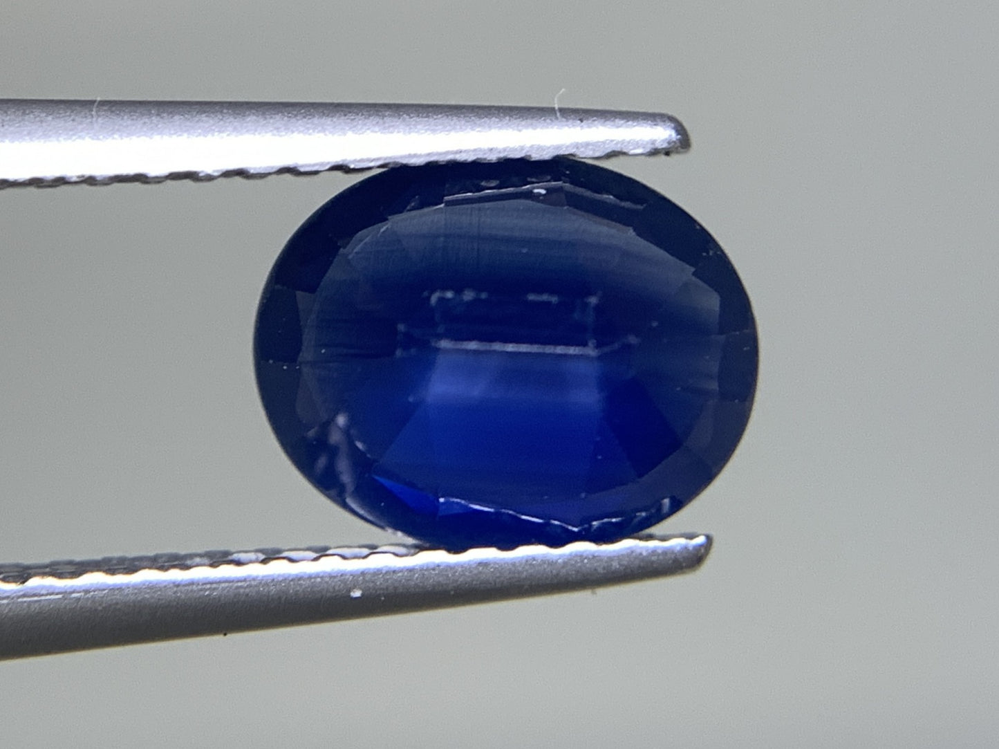 サファイア 1.898ct 宝石ソーティング付き  8.5㎜×6.6㎜×3.8㎜ ルース（ 裸石 ） 2307Y