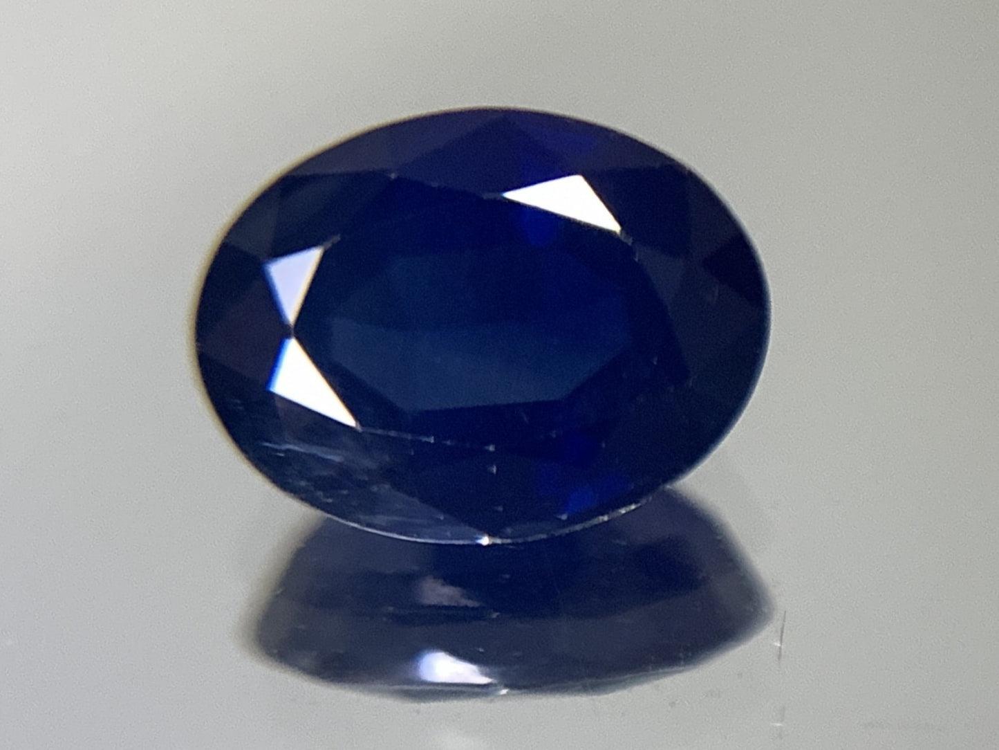 サファイア 1.747ct 宝石ソーティング付き  8.1㎜×6.1㎜×3.7㎜ ルース（ 裸石 ） 2308Y