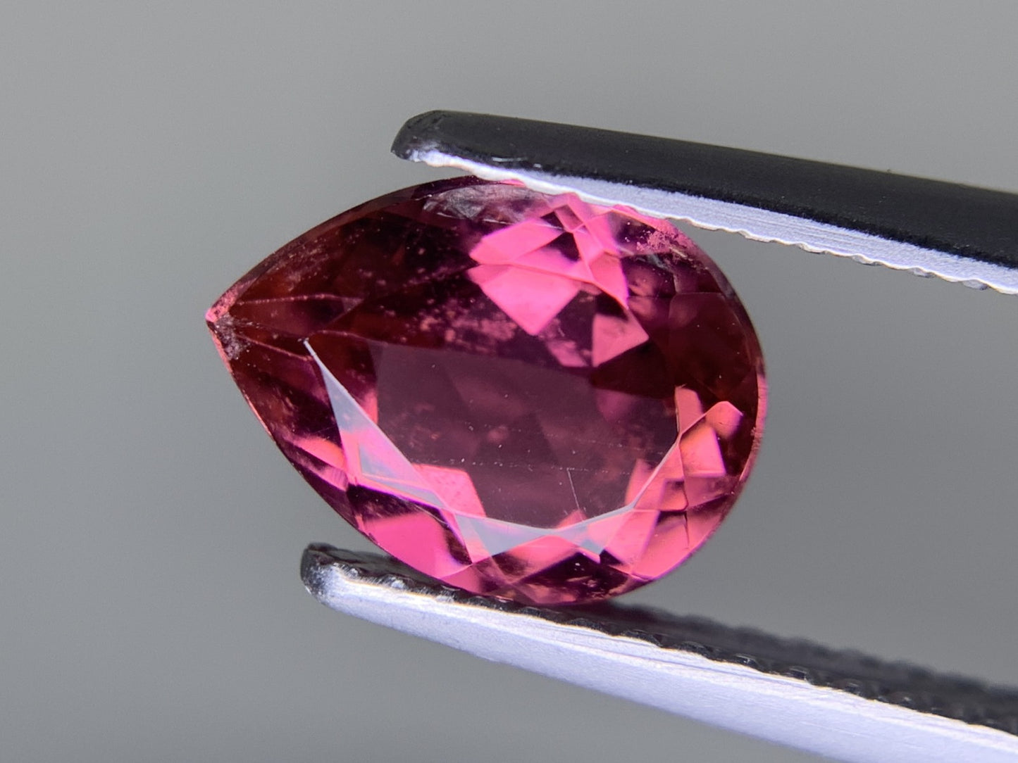 ピンクトルマリン 1.519ct 宝石ソーティング付き 9.0㎜×6.8㎜×4.0㎜ ルース（ 裸石 ） 4086Y