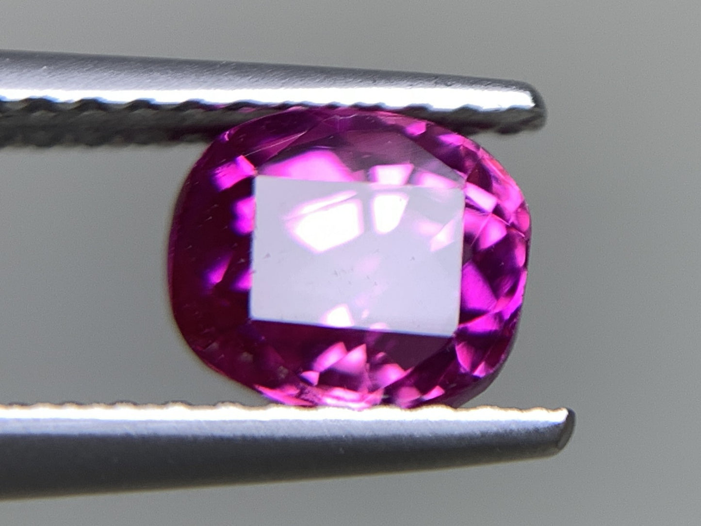 ピンクサファイア  天然  1.443ct  中央宝石ソーティング付き  6.12㎜×5.52㎜×4.47㎜   ルース（ 裸石 ） 5588Y