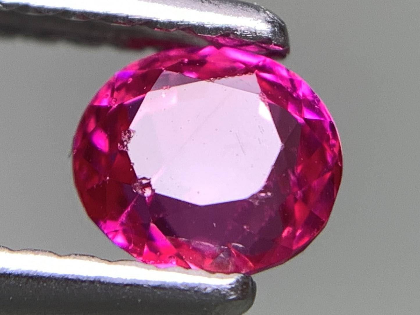 ルビー 天然 0.850ct 中央宝石ソーティング付き 5.25㎜×4.73㎜×3.63㎜ ルース（ 裸石 ） 7344Y