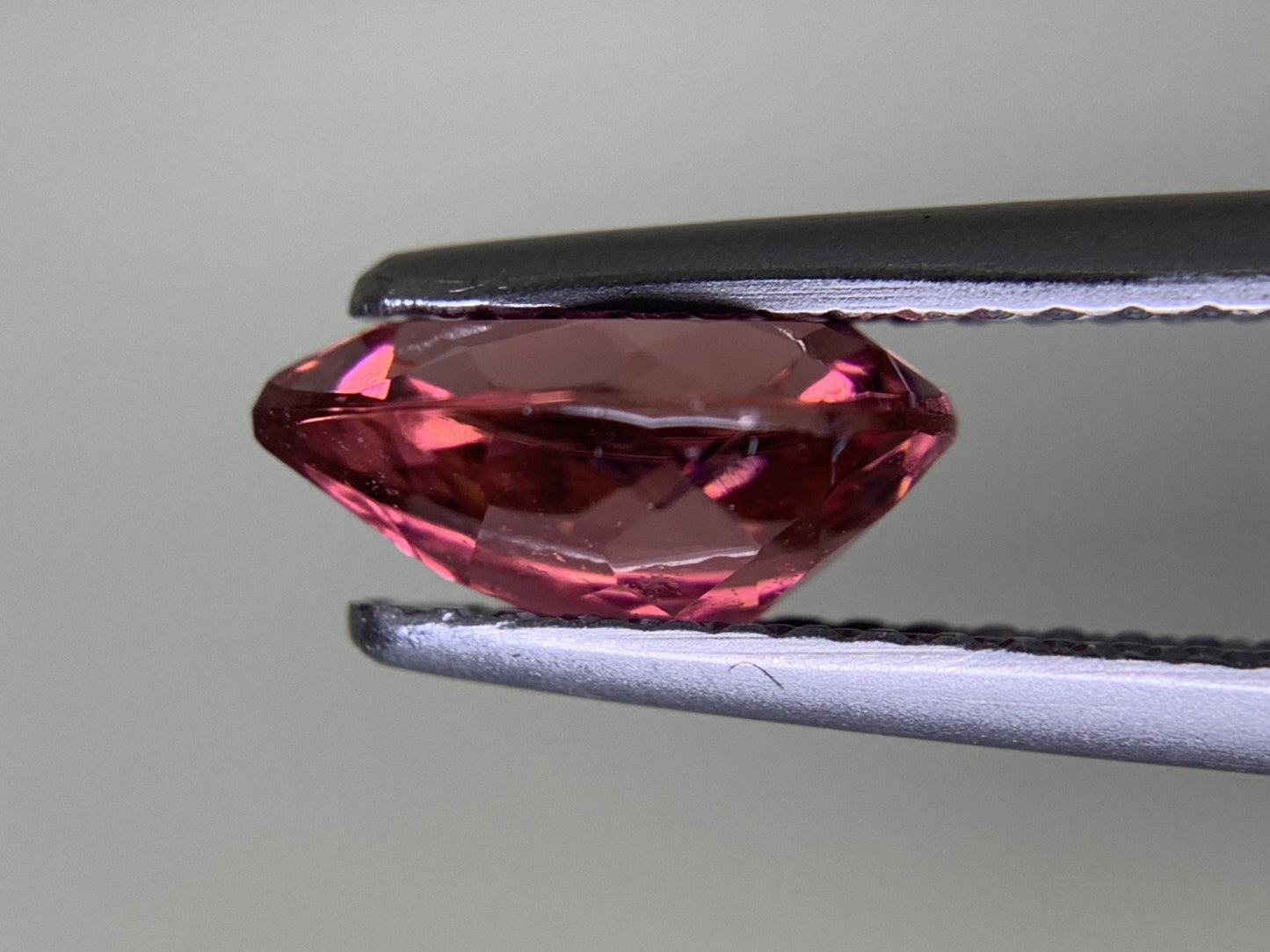 ピンクトルマリン 1.519ct 宝石ソーティング付き 9.0㎜×6.8㎜×4.0㎜ ルース（ 裸石 ） 4086Y