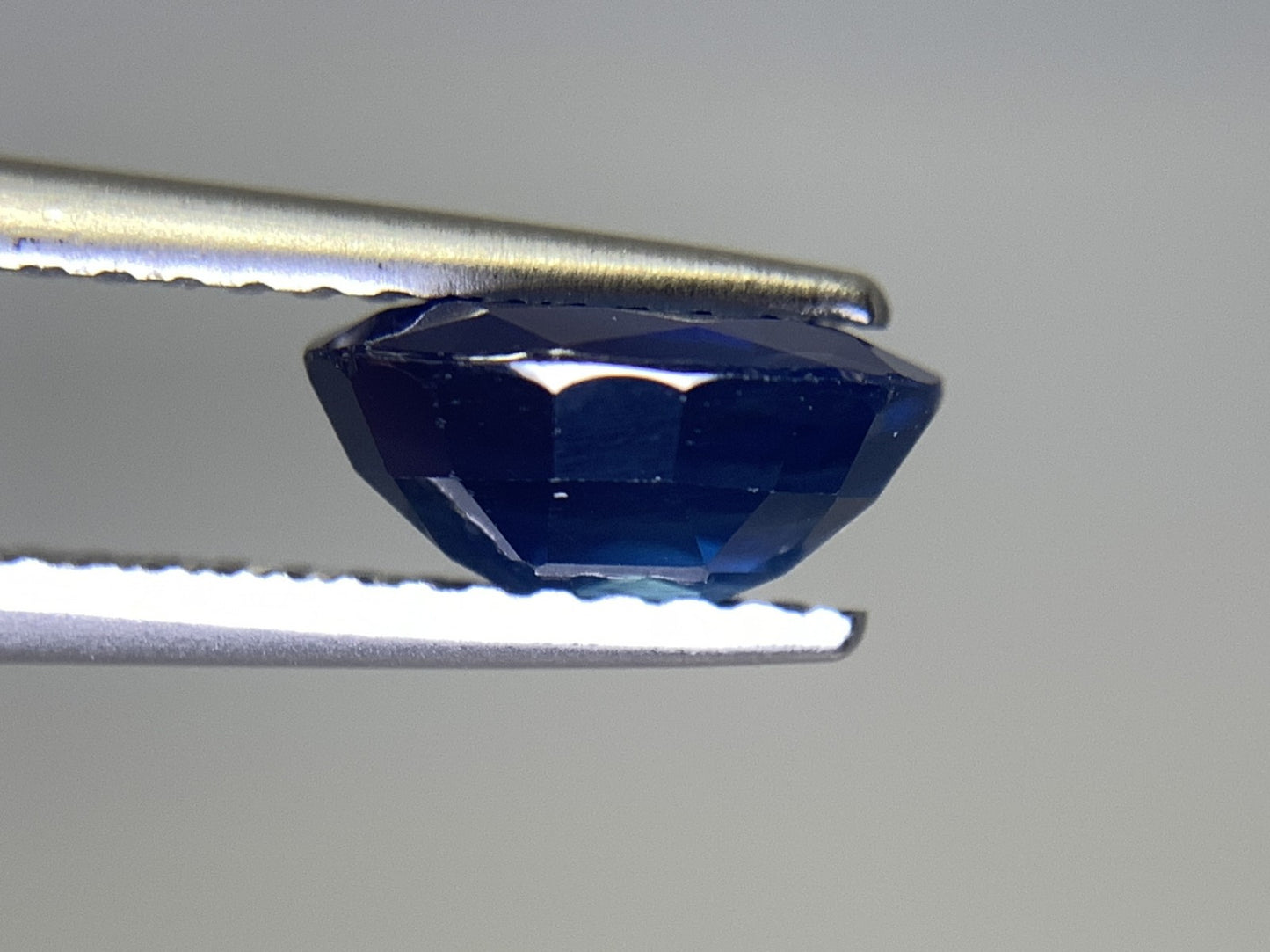 サファイア 1.747ct 宝石ソーティング付き  8.1㎜×6.1㎜×3.7㎜ ルース（ 裸石 ） 2308Y