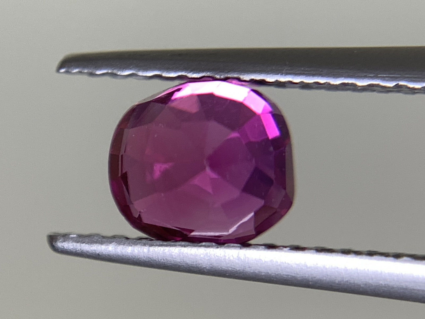 ピンクサファイア  天然  1.443ct  中央宝石ソーティング付き  6.12㎜×5.52㎜×4.47㎜   ルース（ 裸石 ） 5588Y