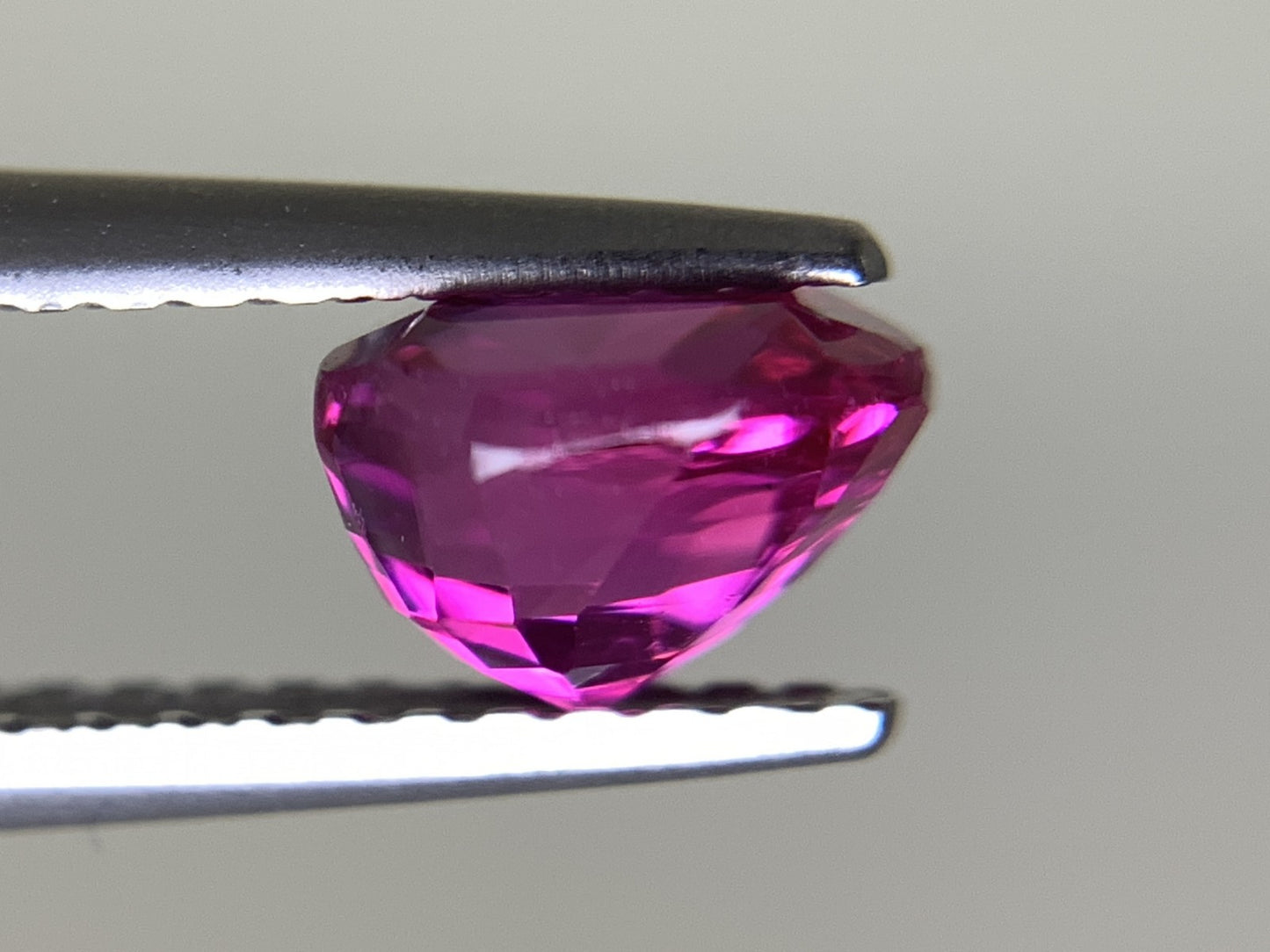 ピンクサファイア  天然  1.443ct  中央宝石ソーティング付き  6.12㎜×5.52㎜×4.47㎜   ルース（ 裸石 ） 5588Y