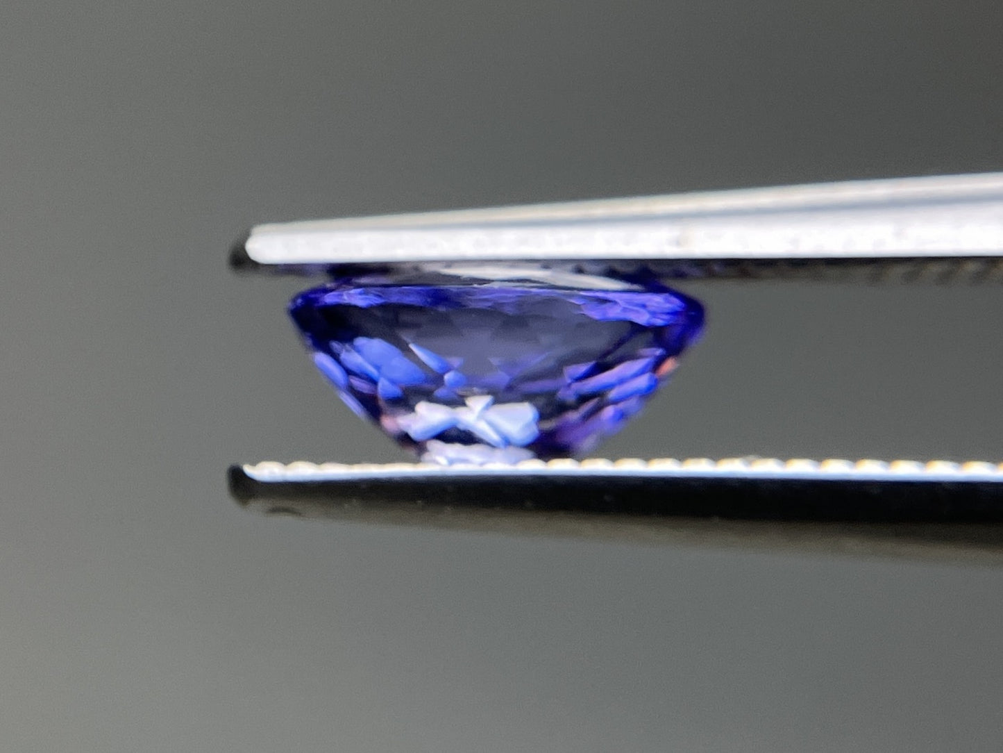 タンザナイト 天然 1.237ct 宝石ソーティング付き 7.6㎜×5.8㎜×3.6㎜ ルース（ 裸石 ） 6226YY