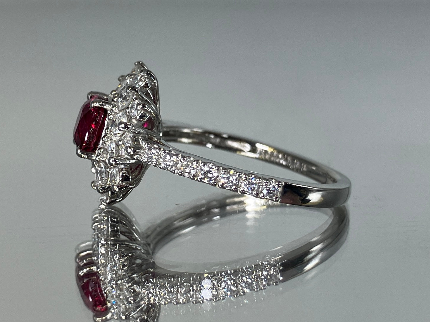 ルビー 1.03ct Pigeon blood AIGS鑑別書 D0.81ct PT900 5.7g 指輪 （JP14号） サイズ直し無料 7156K